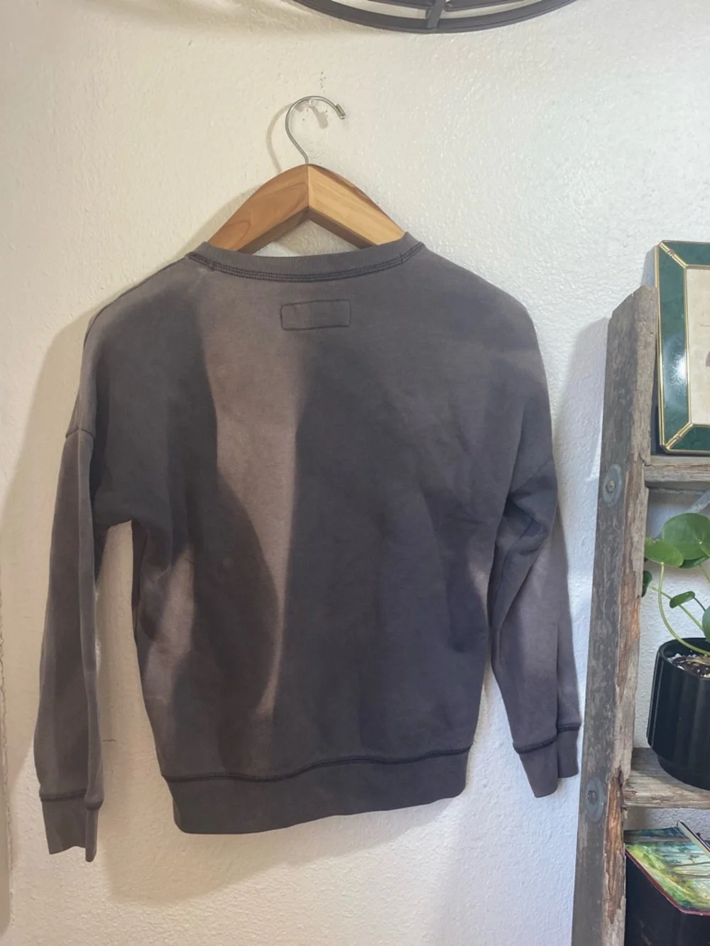 Abercrombie & Fitch Girl's Charcoal Groovy Crewneck Sweatshirt Size 11/12